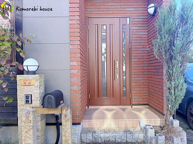 上尾市日の出一丁目　中古戸建ての玄関|26.10.1　撮影済み