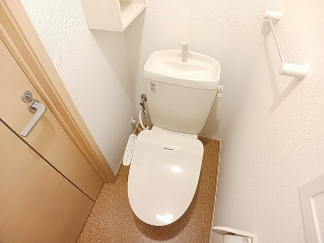 ヴィラ・プラシードのトイレ|落ち着いた色調のトイレです