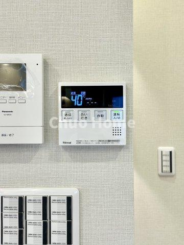 朝日言問マンションの発電・温水設備|【給湯リモコン】外での一日を忘れさせてくれるオートバス機能でお好みの湯量・温度に調整された浴槽。