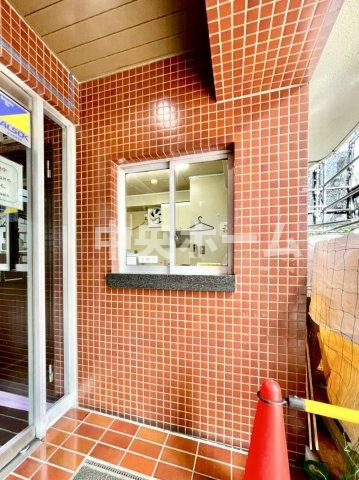 朝日言問マンションの現況写真|受付(管理人室)。