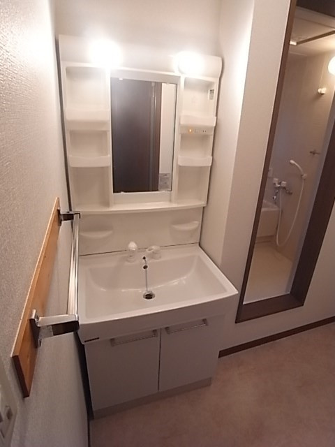 キアラ富松A棟の洗面所