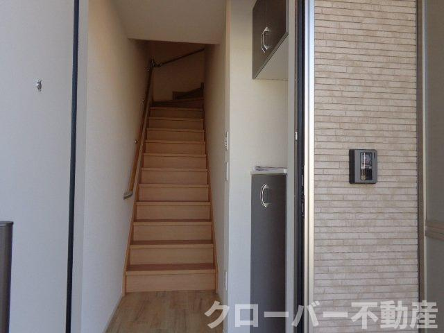 ショコラーデの玄関|玄関と専用階段
外観写真（昼）