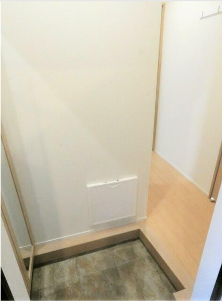 フォアファーレン代々木の玄関
