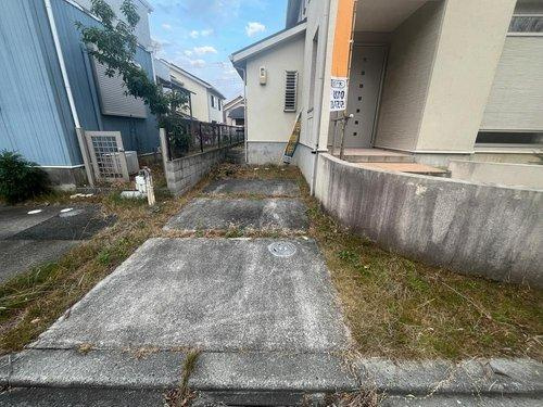 熊取町つばさが丘北3丁目戸建ての駐車場|駐車場に車を止められます