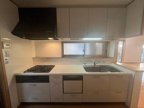 熊取町つばさが丘北3丁目戸建てのキッチン|コンパクトなキッチンで掃除もラクラク