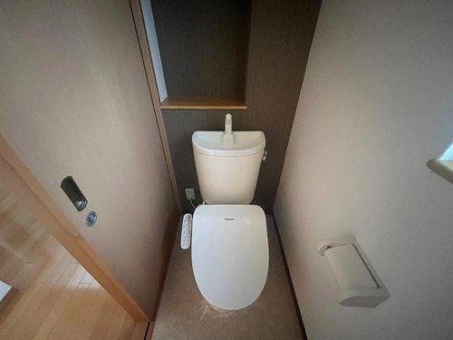 熊取町つばさが丘北3丁目戸建てのトイレ|コンパクトで使いやすいトイレです
