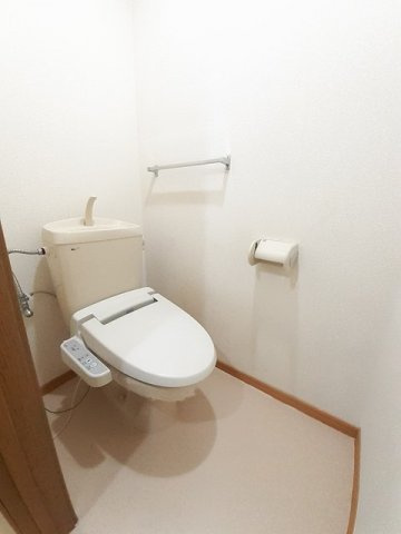 オーブリー鳴門　Ｂのトイレ|コンパクトで使いやすいトイレです
