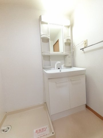 オーブリー鳴門　Ｂの洗面所|忙しい朝には欠かせない洗面所です