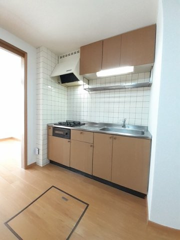 オーブリー鳴門　Ｂのキッチン|コンパクトなキッチンで掃除もラクラク