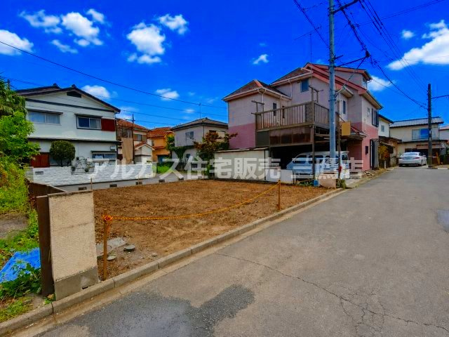 川越市大字小ケ谷 川越線 西川越駅 売地の前面道路含む現地写真