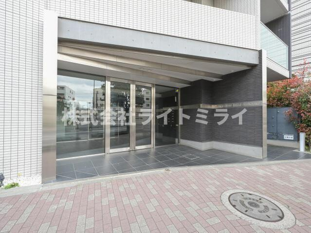 スカイコートヒルズ新宿のエントランス| 
