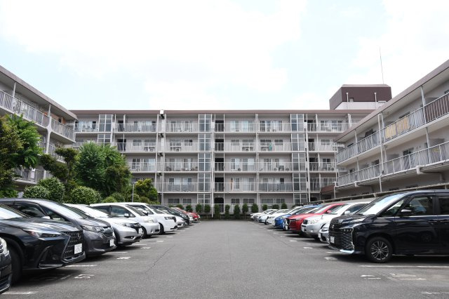 大宮平和台マンションA棟の駐車場