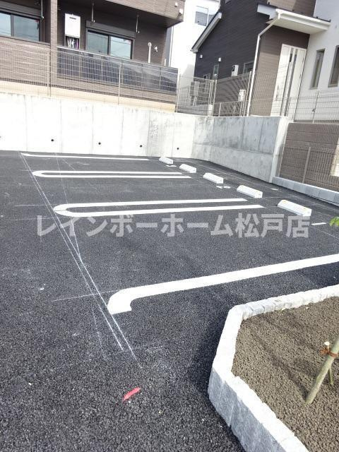 ルクール【非対面対応】接客・申込・契約オンライン！LINE×相談可！の駐車場|駐車スペースもあります