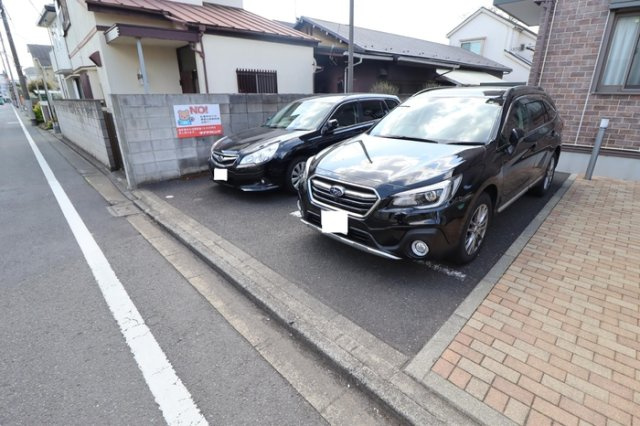 ベルデュールの駐車場