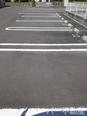 アンドーレ中道Ｂの駐車場