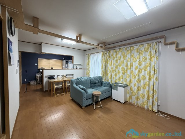 大磯町西小磯　中古戸建の居間・リビング