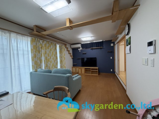 大磯町西小磯　中古戸建の居間・リビング