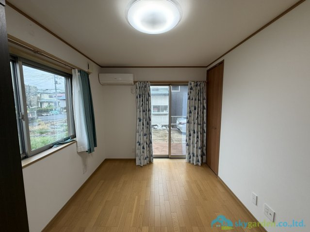 大磯町西小磯　中古戸建の居間・リビング