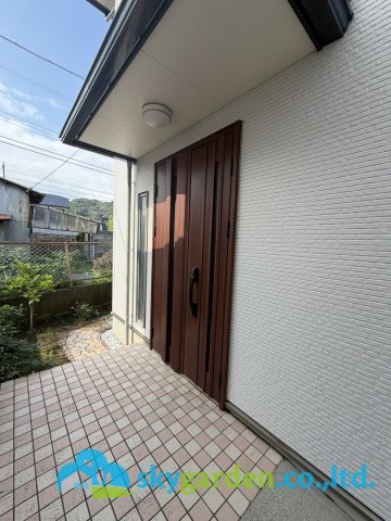 大磯町西小磯　中古戸建の玄関