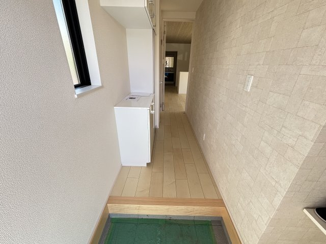 松戸市松戸新田　新築戸建て　A号棟　全２棟の玄関