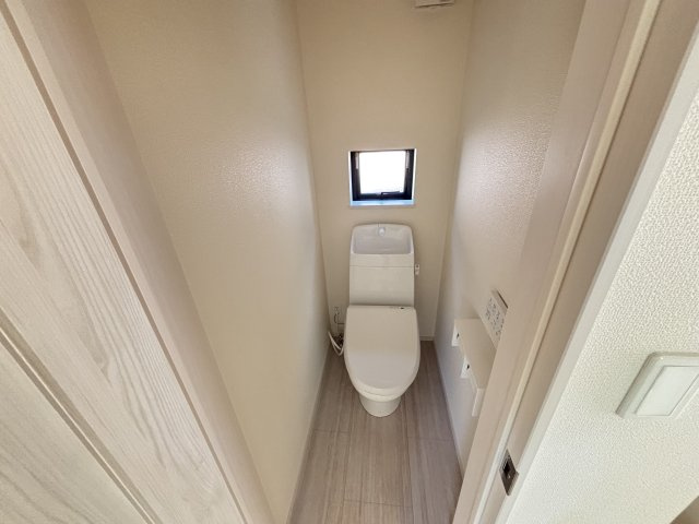 松戸市松戸新田　新築戸建て　A号棟　全２棟のトイレ