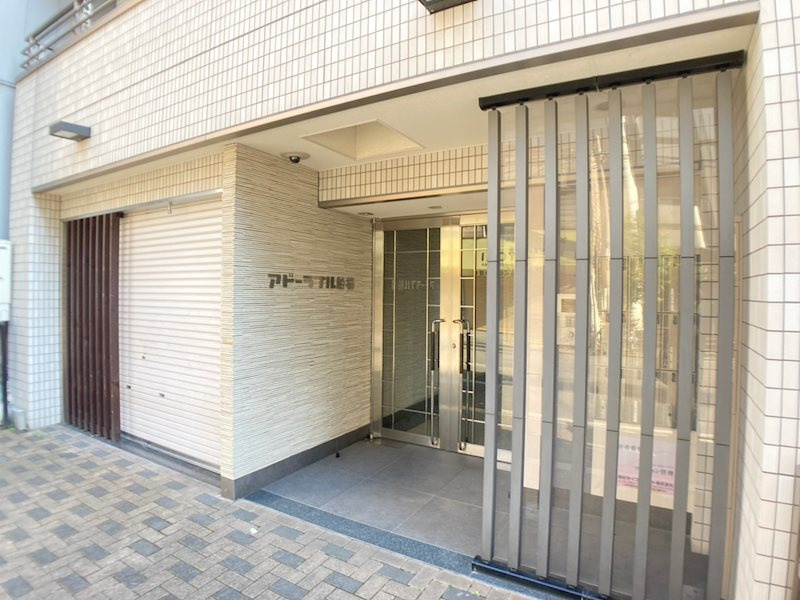 アドーラブル船場のエントランス