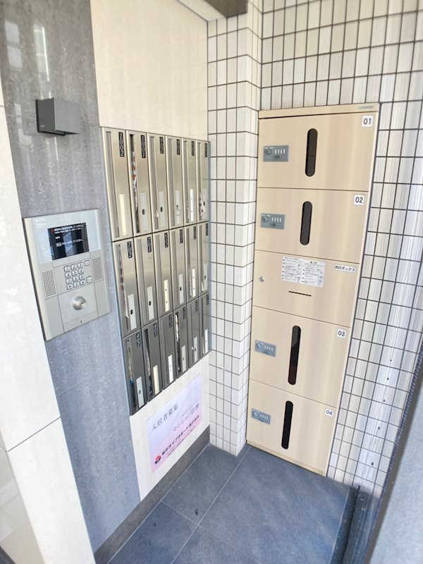 アドーラブル船場の外観