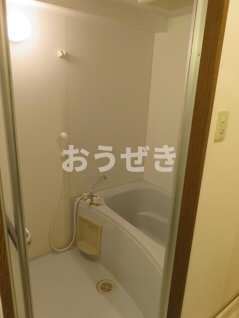 ドアーズ伊勢佐木の浴室