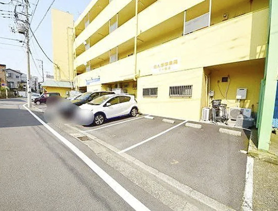 大岡ビルの駐車場