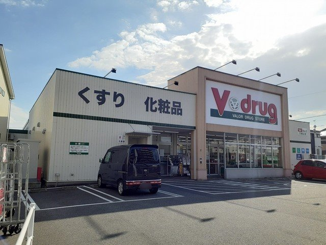 ソレイユ滝の水の周辺|V･drug万場山店まで170m