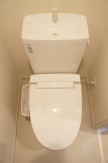 コンパクトで使いやすいトイレです