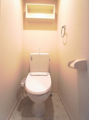 清潔感のあるトイレです