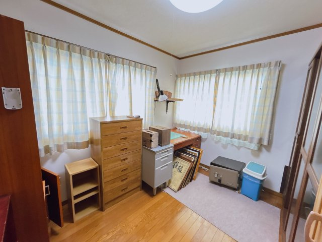 勿来町窪田大槻 陽当たり良好 中古平屋中古住宅 3LDK＋納戸 不動産プラスの洋室|5.25帖洋室です。お荷物のお片づけとハウスクリーニングを行います。二面採光になっているので明るいお部屋になっています。