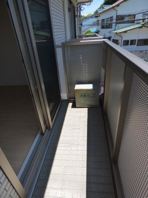 暖かな日差しのふりそそぐバルコニー