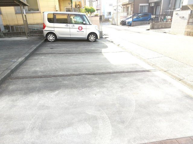 クレセールの駐車場