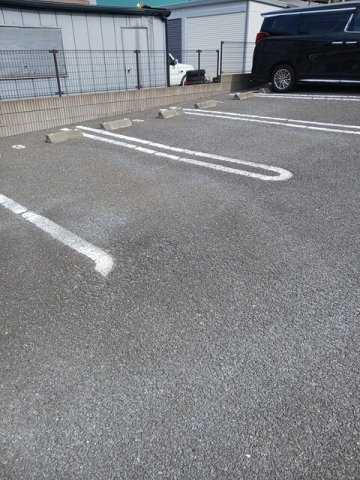車をお持ちの方に嬉しい駐車場付きの物件です