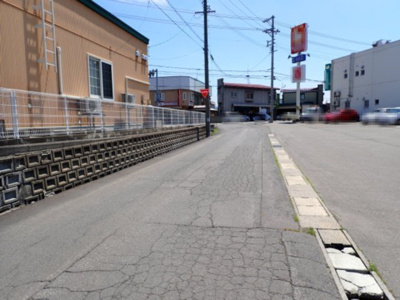 【前面道路含む現地写真】 | 黒石市旭日町　角地　事業用地