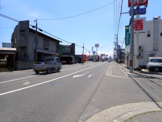 【前面道路含む現地写真】 | 黒石市旭日町　角地　事業用地