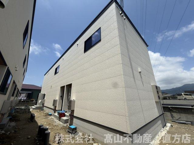 直方市大字感田のアパートの外観