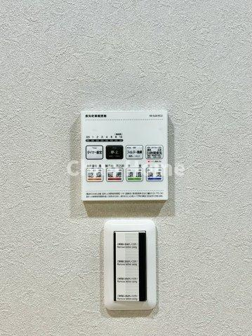 綾瀬プルミエの冷暖房・空調設備|【浴室乾燥機】暖房・冷風・換気・乾燥が可能です。毎日を快適に過ごせるうれしい機能が揃っています。雨の日の洗濯物も安心です。