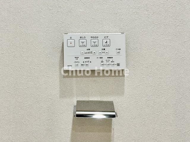 綾瀬プルミエの内装|【ウォシュレット】清潔に使いたいお手洗いには最適な設備です。もちろんウォームレットも標準装備です。