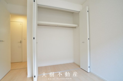 【洋室】 | 海老名市上今泉３丁目　中古戸建て【仲介手数料無料】 | 2階　洋室3（5.2帖）クローゼット