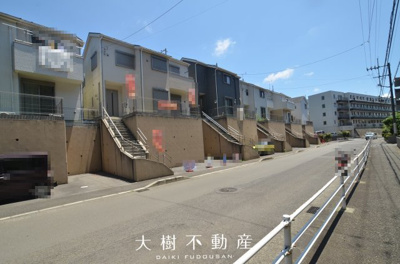 【前面道路含む現地写真】 | 海老名市上今泉３丁目　中古戸建て【仲介手数料無料】