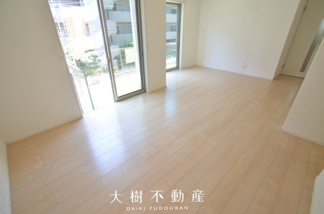 【居間・リビング】 | 海老名市上今泉３丁目　中古戸建て【仲介手数料無料】