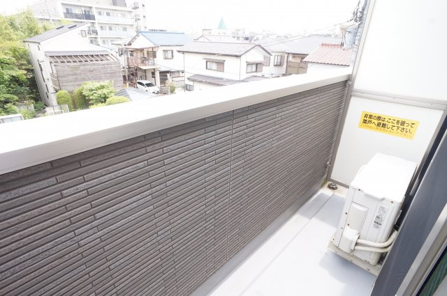 AJ津田沼Ⅲのバルコニー|バルコニーからの眺めを楽しみながら食事をしませんか