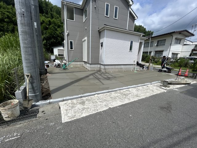 新築　高崎市乗附町　Heartful　Town　A号棟の駐車場|現地写真　駐車スペースは2台分可能です！
