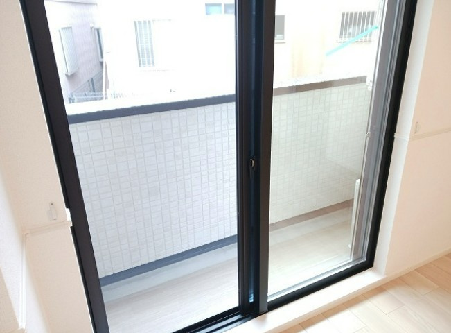 町田市金井６丁目のアパートのバルコニー