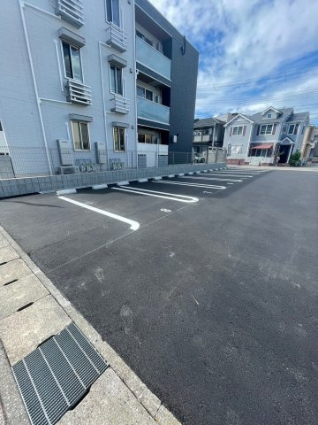 ボヌール　イーストの駐車場