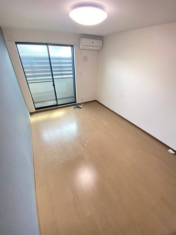 MORES VILLA 上ヶ原の居間・リビング