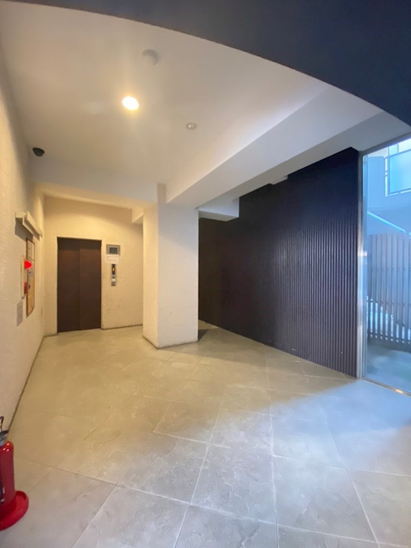 大阪市浪速区戎本町１丁目の賃貸マンションのロビー|ゆとりのあるロビーです